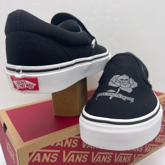 Vans Skull Men’s Classic Slip-On
Love You To Death Black/True White Sneakers - Picture 9 of 16